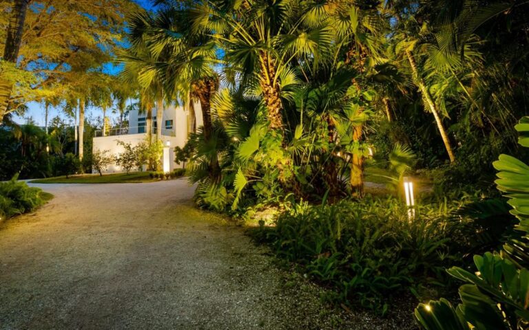 How to Plan Driveway Lighting on a Budget: The Architectural